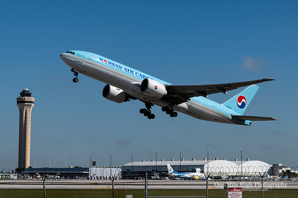 Boeing 777-FB5 (HL8005)