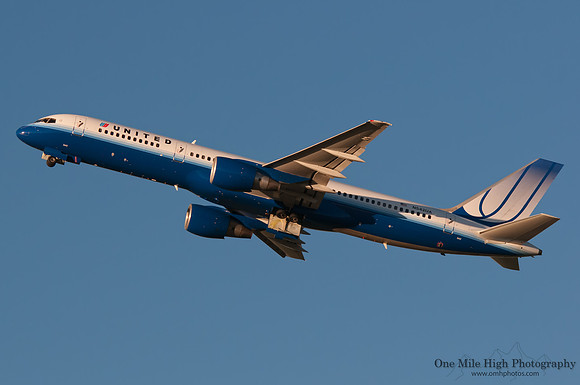 Boeing 757-222 (N542UA)