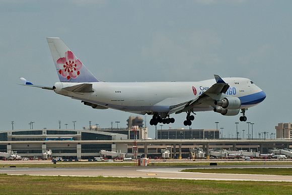 Boeing 747-409F (B-18710)