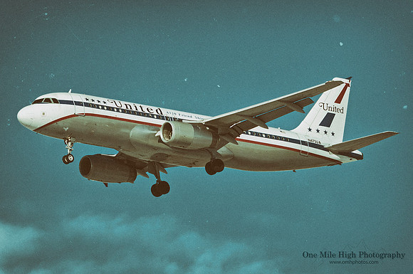 Airbus A320-232 (N475UA) - "A320 Friend Ship"