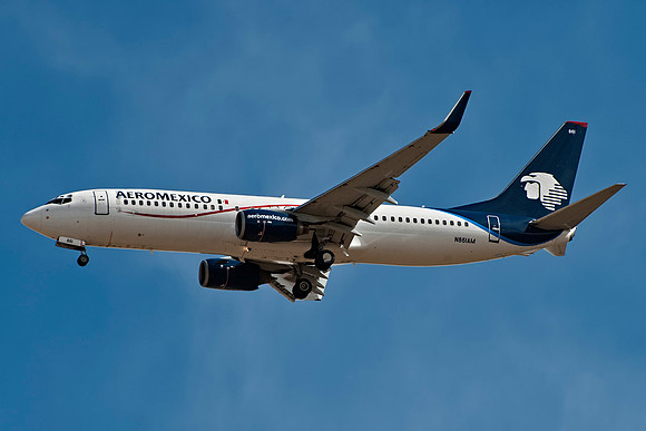 Boeing 737-83N (N861AM)