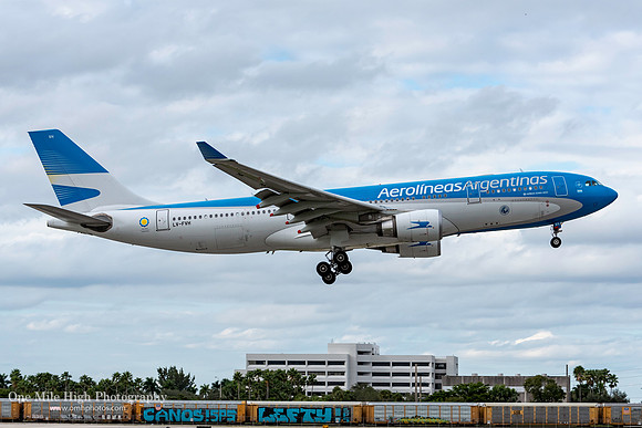 Airbus A330-202 (LV-FVH)