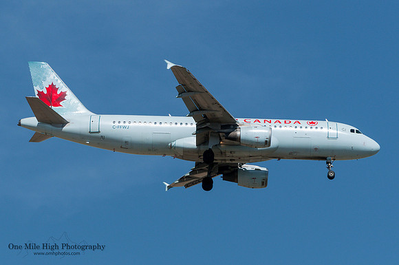 Airbus A320-211 (C-FFWJ)