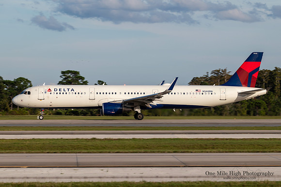 Airbus A321-211 (N340DN)