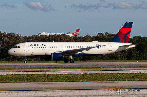 Airbus A321-211 (N367NW)