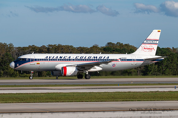 Airbus A320-214 (N284AV)