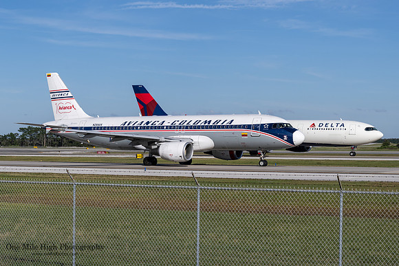 Airbus A320-214 (N284AV)