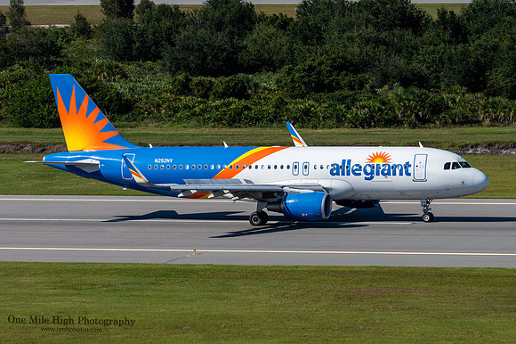 Airbus A320-214 (N252NV)