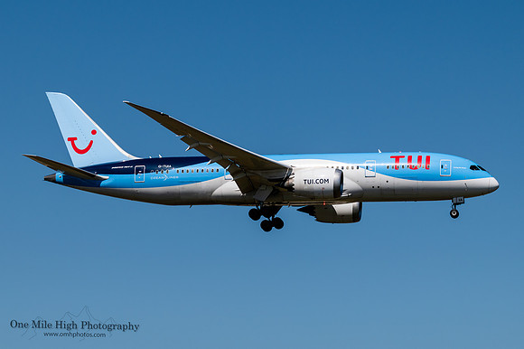 Boeing 787-8 Dreamliner (G-TUIA)