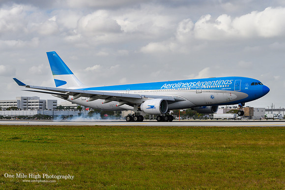 Airbus A330-223 (LV-FNJ)