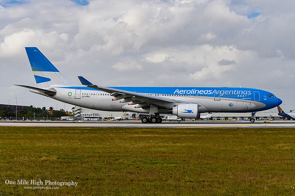 Airbus A330-223 (LV-FNJ)