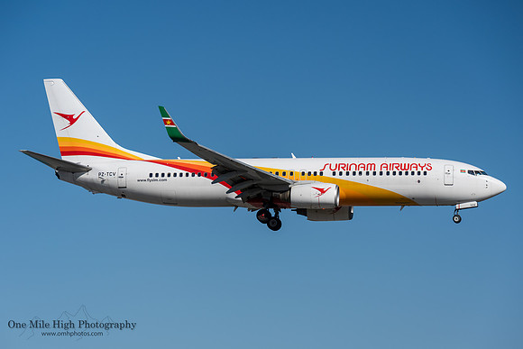 Boeing 737-3Q8 (PZ-TCV)