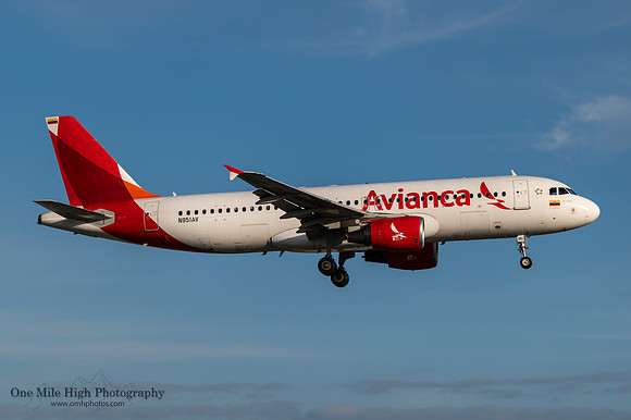 Airbus A320-214 (N951AV)
