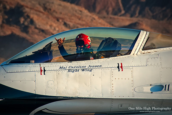 Lockheed Martin F-16C Falcon - USAF Thunderbird #3 (Maj Caroline Jensen)