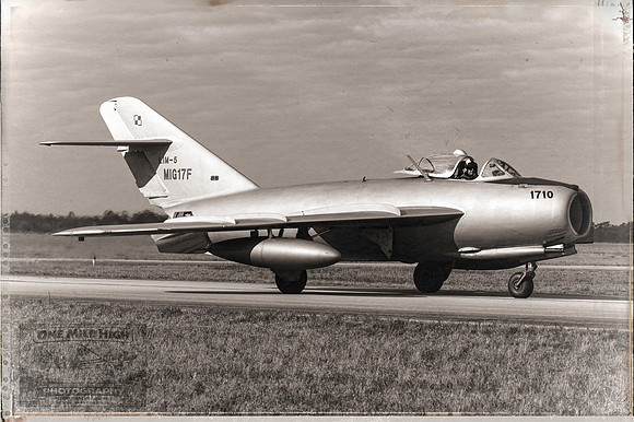 Mikoyan-Gurevich MiG-17 Fresco (N1710) - DxO FilmPack 7 (1960 - Korda)