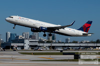 Airbus A321-211 (N334DN)