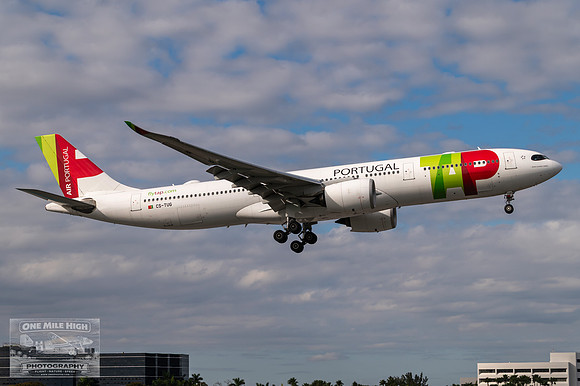 Airbus A330-941 (CS-TUG)