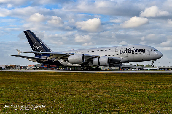 Airbus A380-841 (D-AIMB)