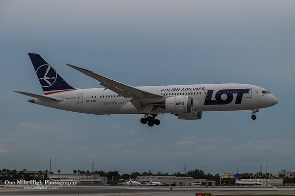 Boeing 787-8 Dreamliner (SP-LRD)