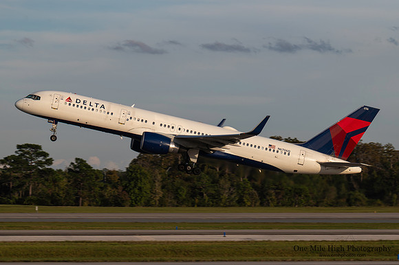 Boeing 757-232(WL) (N6706Q)