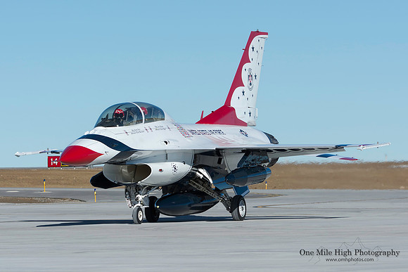 Lockheed F-16D Falcon - USAF Thunderbird #8