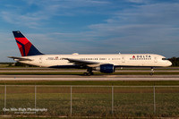 Boeing 757-232 (N680DA)