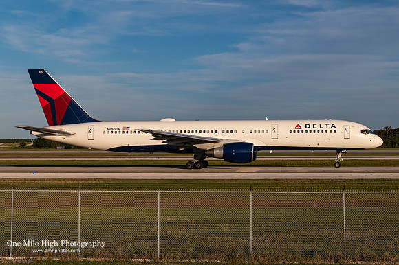 Boeing 757-232 (N680DA)