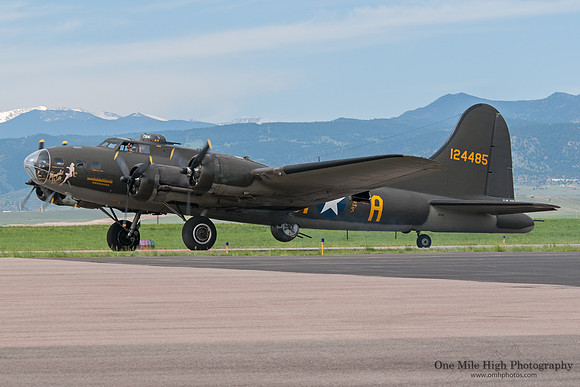 1945 Boeing B-17G Flying Fortress (N3703G)
