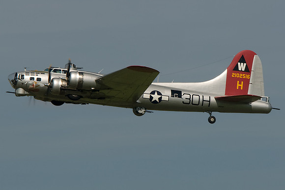 1945 Boeing B-17G Flying Fortress - Experimental Aircraft Association Inc