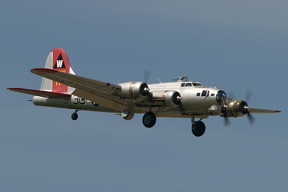 1945 Boeing B-17G Flying Fortress - Experimental Aircraft Association Inc