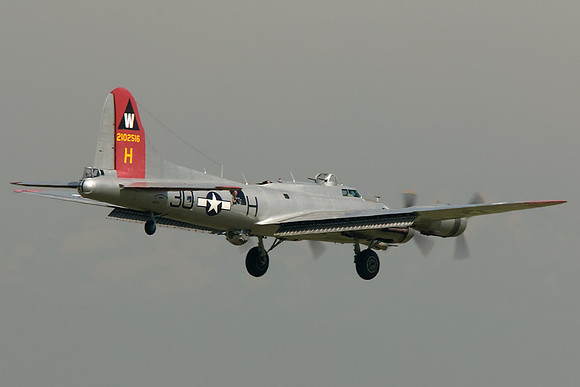 1945 Boeing B-17G Flying Fortress - Experimental Aircraft Association Inc