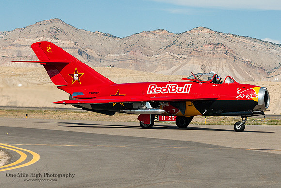 Mikoyan-Gurevich MiG-17 Fresco (NX117BR) - Red Bull