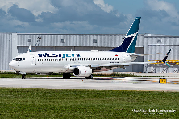 Boeing 737-8CT (C-GZWS)