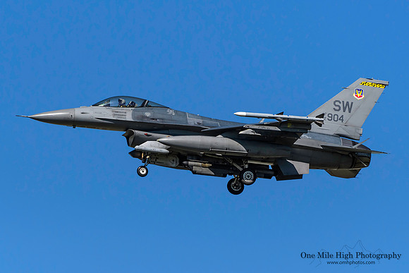 Lockheed F-16CM-50-CF Falcon (92-3904)