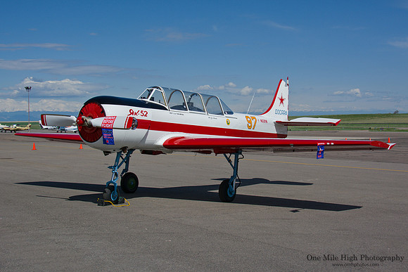 1990 Yakovlev Yak-52 (N33YK)
