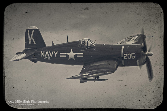 1945 Chance Vought F4U-4 Corsair (NX240CF)