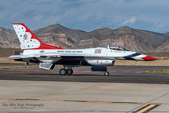 Lockheed F-16C Falcon - USAF Thunderbird #4 (Maj Nick Krajicek)