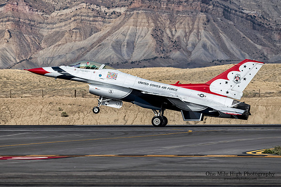Lockheed F-16C Falcon - USAF Thunderbird #3 (Maj Nate Hofmann)