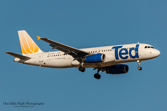 Airbus A320 (N477UA)