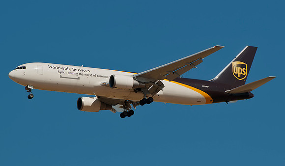 Boeing 767-34AFER (N320UP)