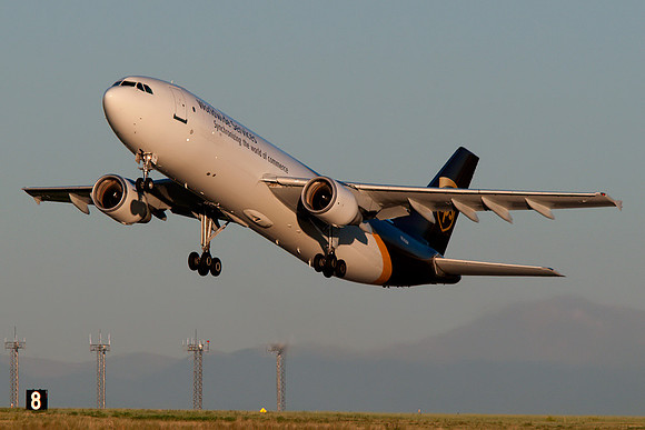 Airbus A300F4-622R (N142UP)