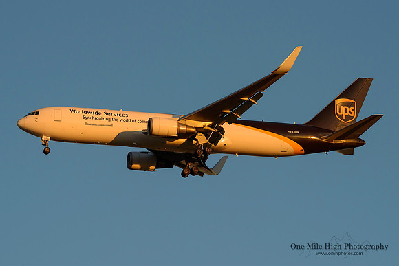 Boeing 767-34AF (N343UP)