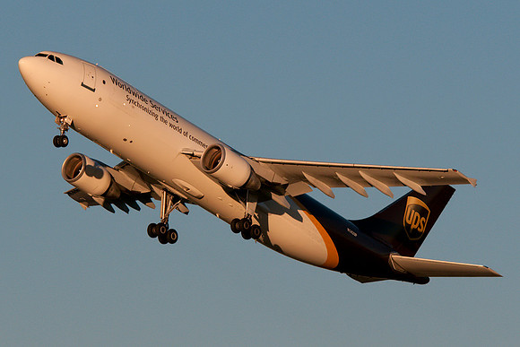 Airbus A300F4-622R (N142UP)