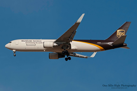 Boeing 767-34AFER (N332UP)