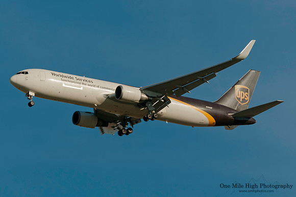 Boeing 767-34AF (N306UP)