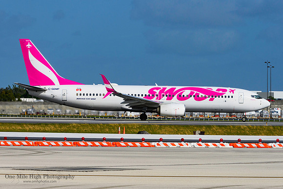 Boeing 737-8CT (C-GDMP)