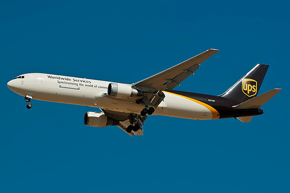 Boeing 767-34AFER (N327UP)