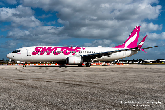 Boeing 737-8CT (C-GDMP)
