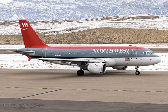 Airbus A319-114 (N348NB)