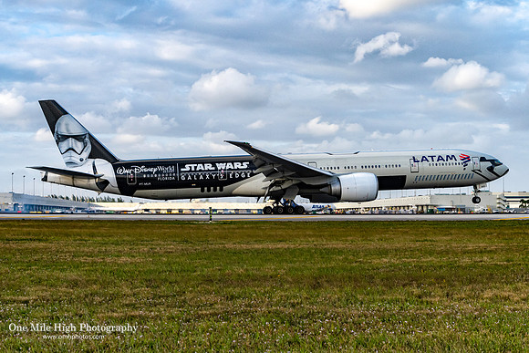 Boeing 777-32W(ER) (PT-MUA) - "Star Wars Galaxy's Edge"